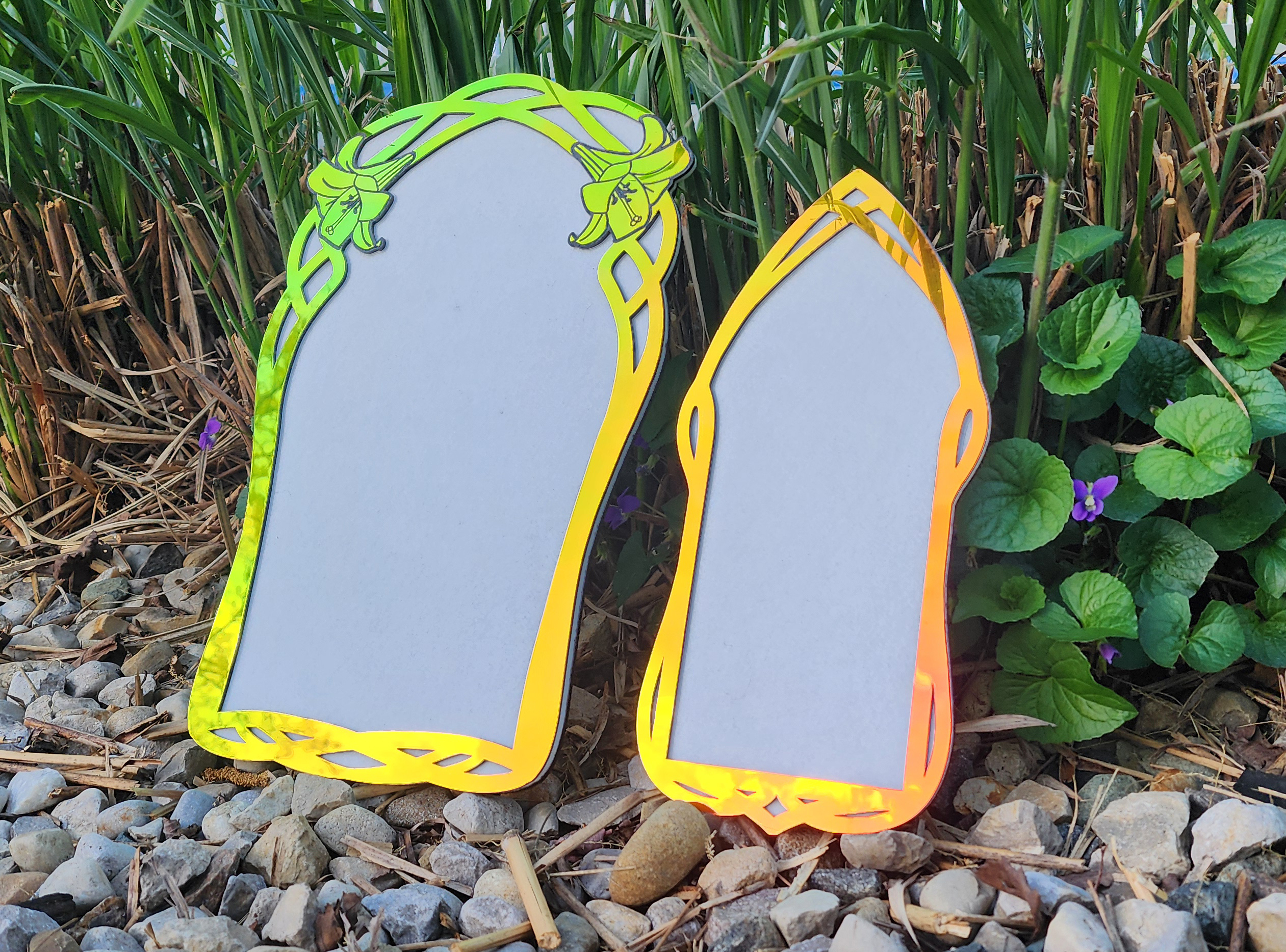 An orange-green shifting, pointed, arch-shaped frame with a white center is placed against a rough, textured tree trunk with visible bark and knots.